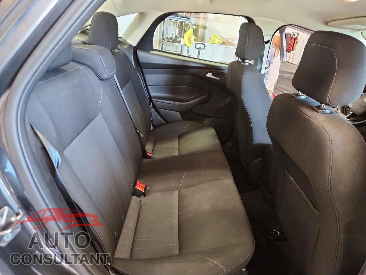 FORD FOCUS 2018 - 1FADP3F22JL266830