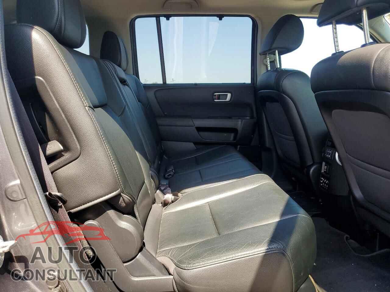 HONDA PILOT 2013 - 5FNYF4H90DB051856