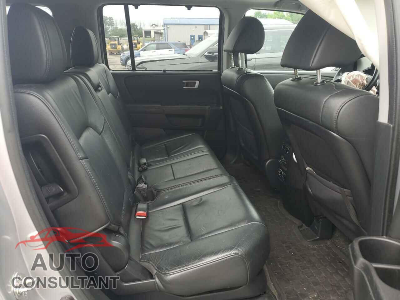 HONDA PILOT 2015 - 5FNYF4H92FB039145