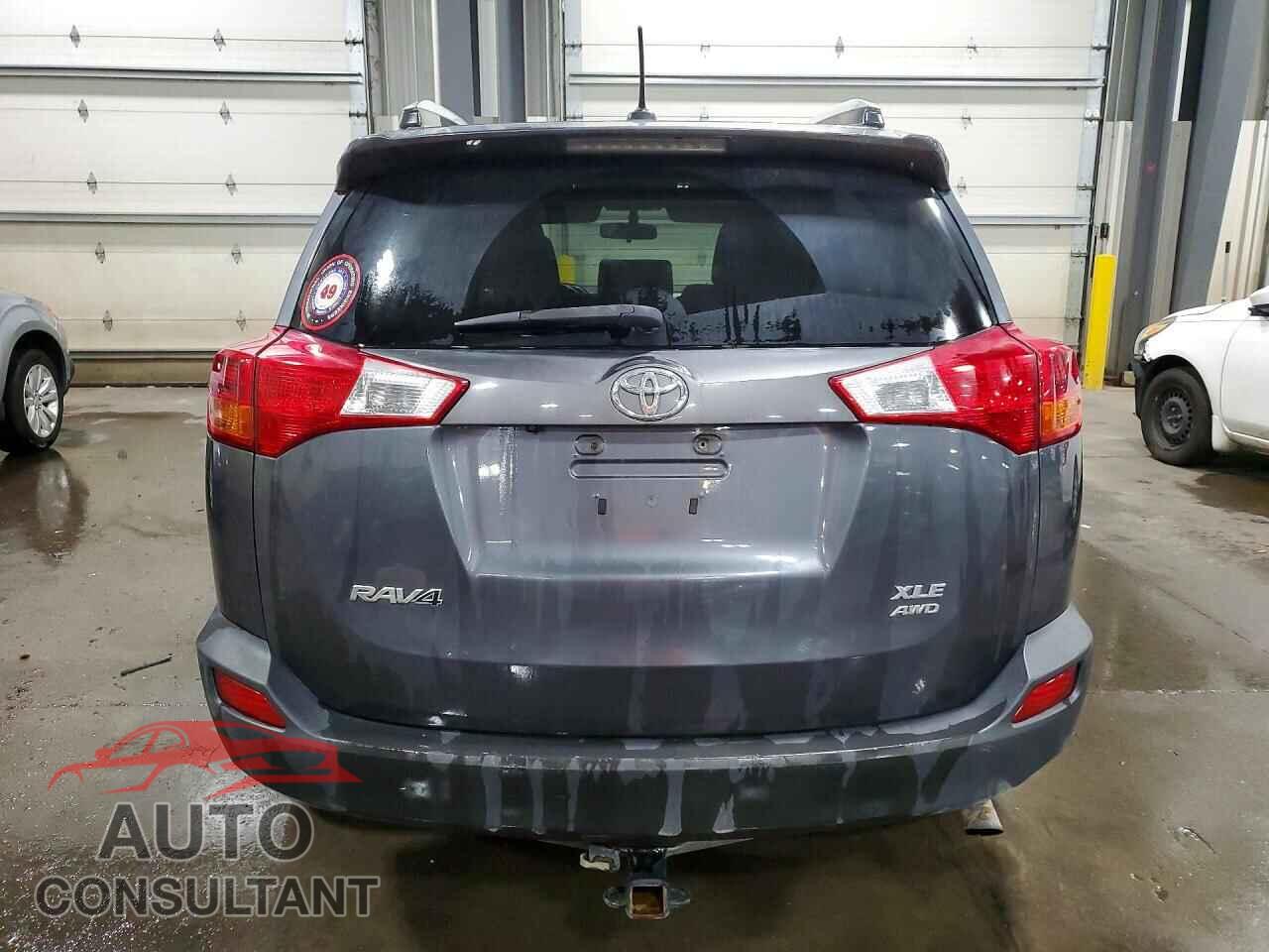 TOYOTA RAV4 2015 - JTMRFREV2FD115537