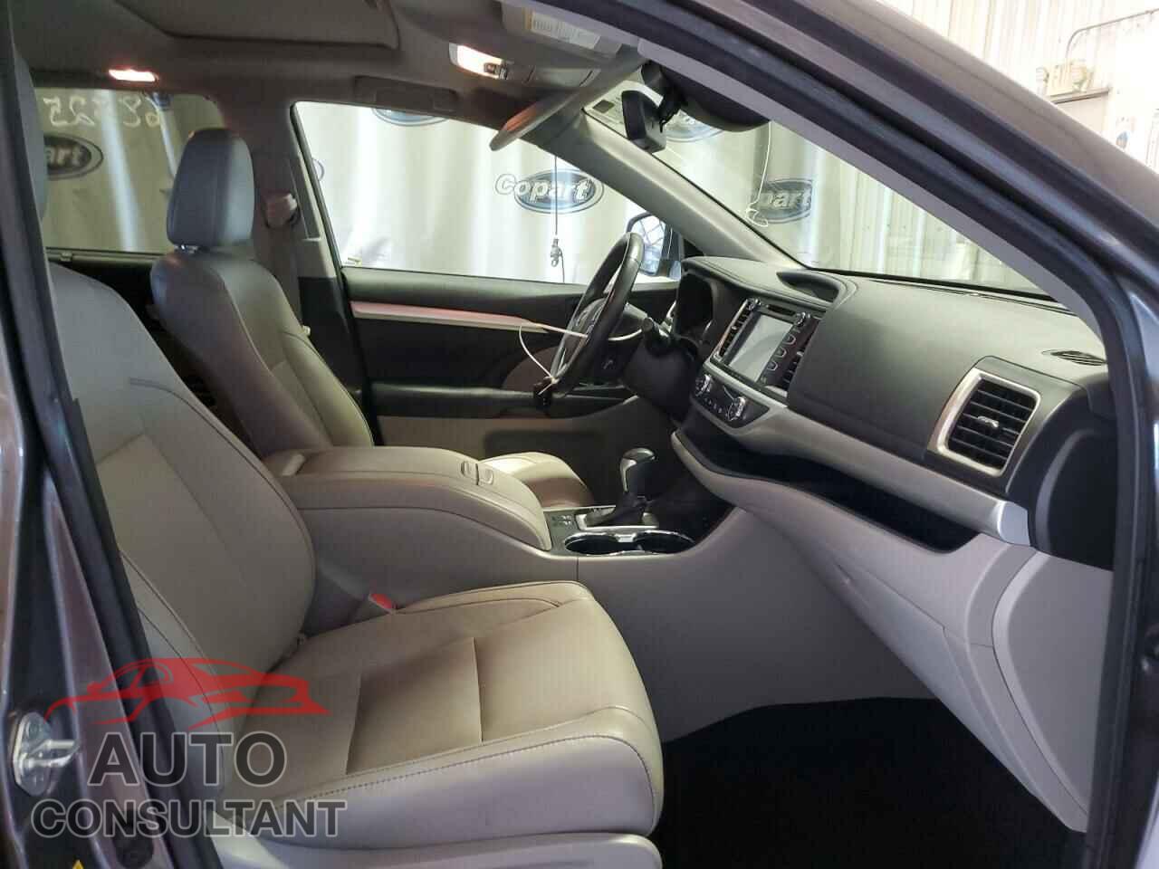 TOYOTA HIGHLANDER 2017 - 5TDKZRFH3HS512151