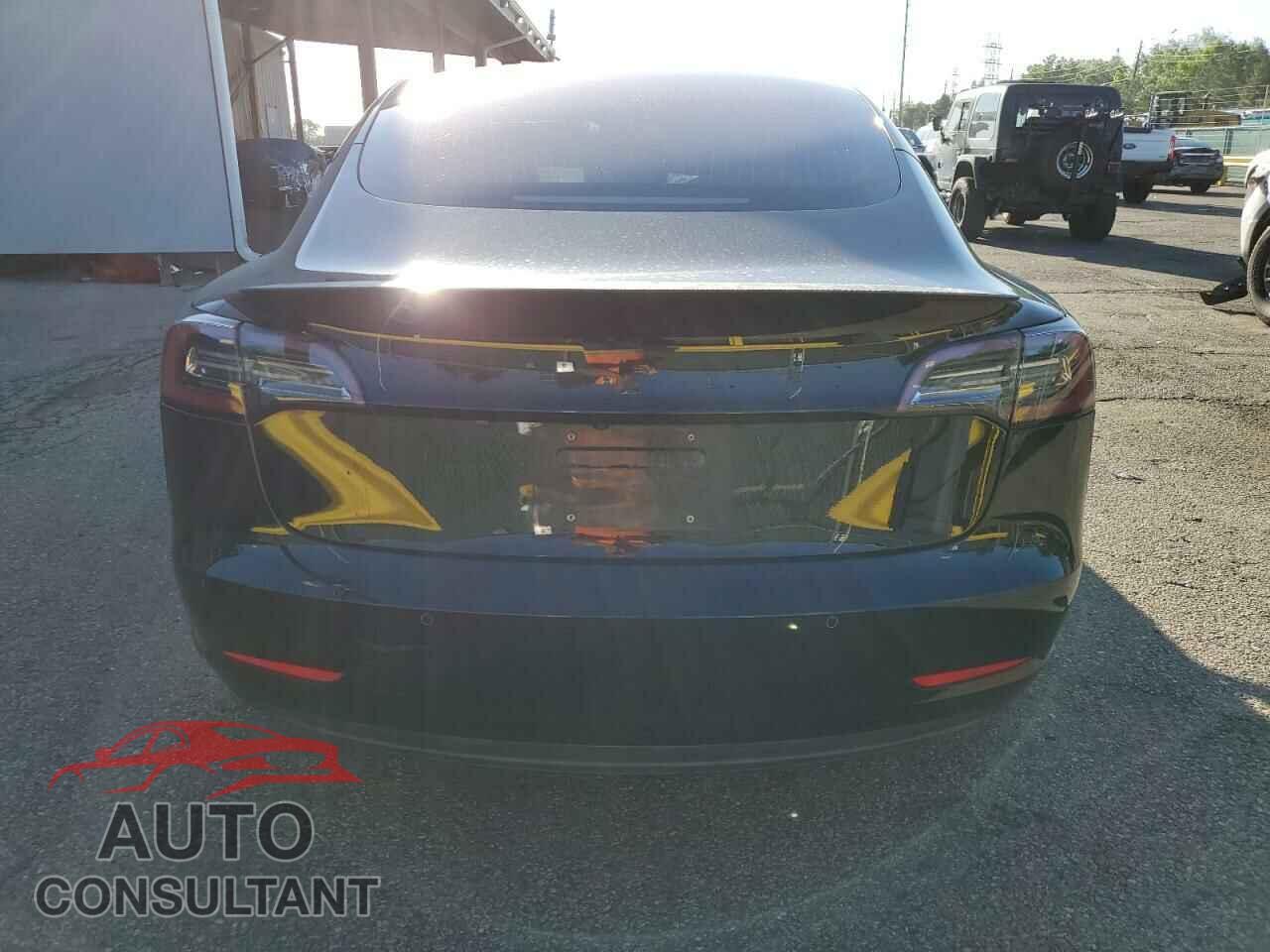 TESLA MODEL 3 2018 - 5YJ3E1EA0JF043309
