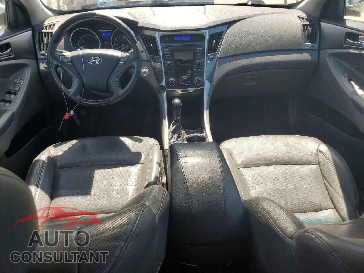 HYUNDAI SONATA 2012 - KMHEC4A42CA032867