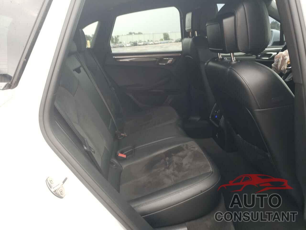 PORSCHE MACAN 2017 - WP1AA2A52HLB00309