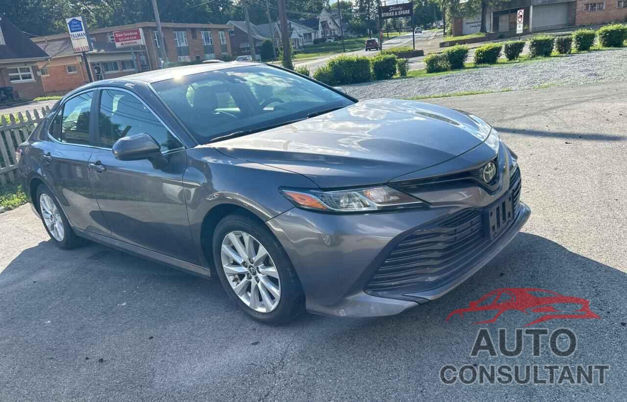 TOYOTA CAMRY 2018 - 4T1B11HK0JU530881