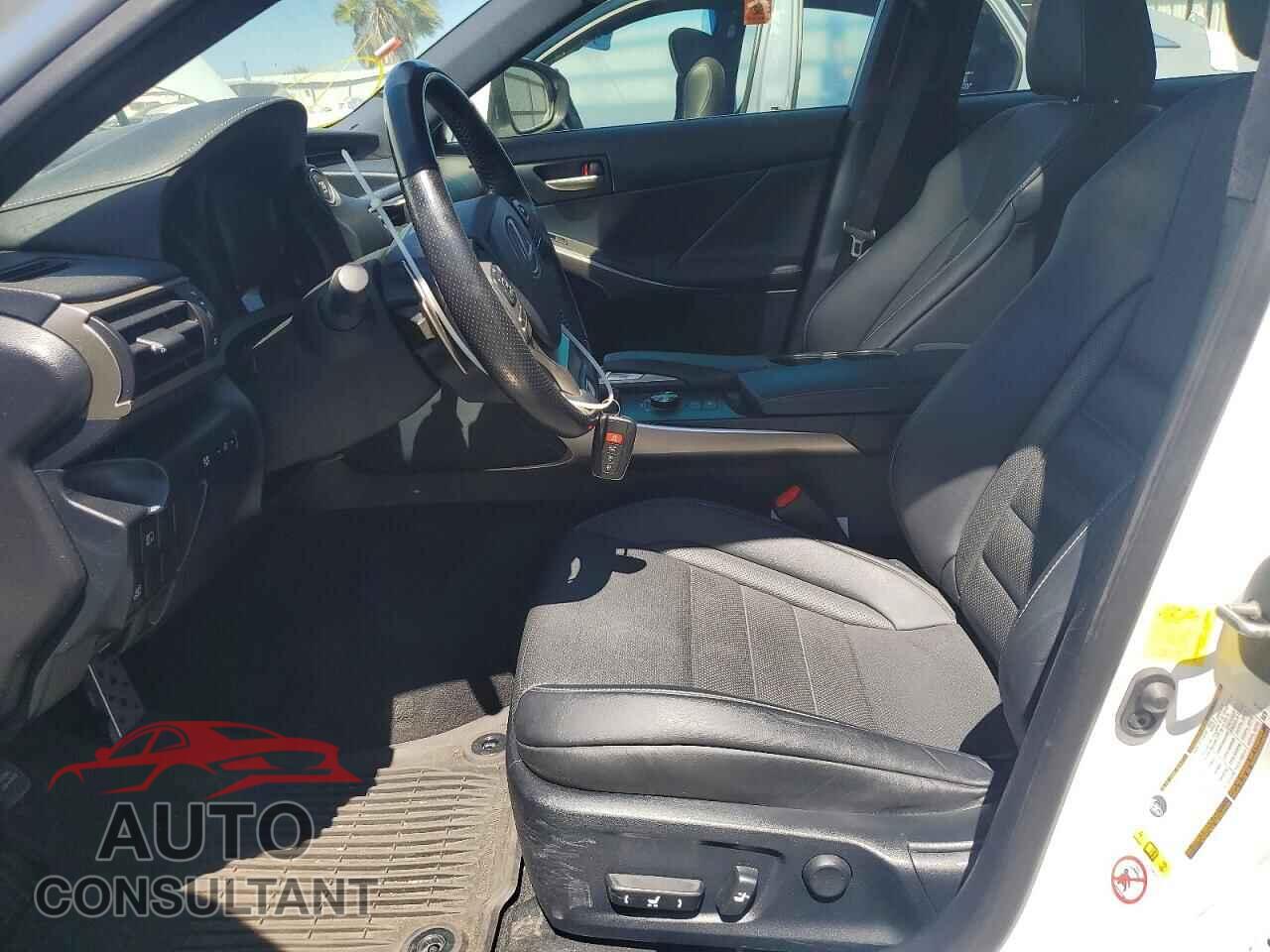 LEXUS IS 2017 - JTHCE1D24H5012858