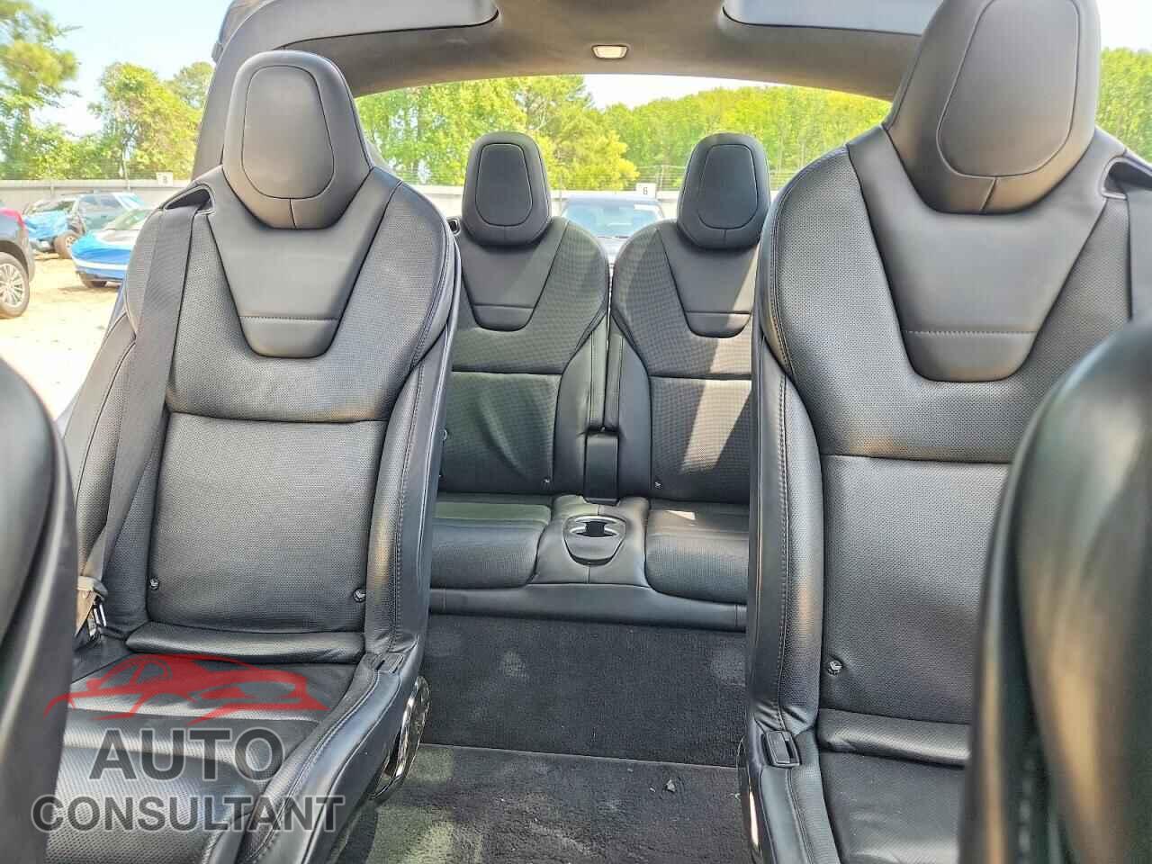 TESLA MODEL X 2016 - 5YJXCBE21GF018143
