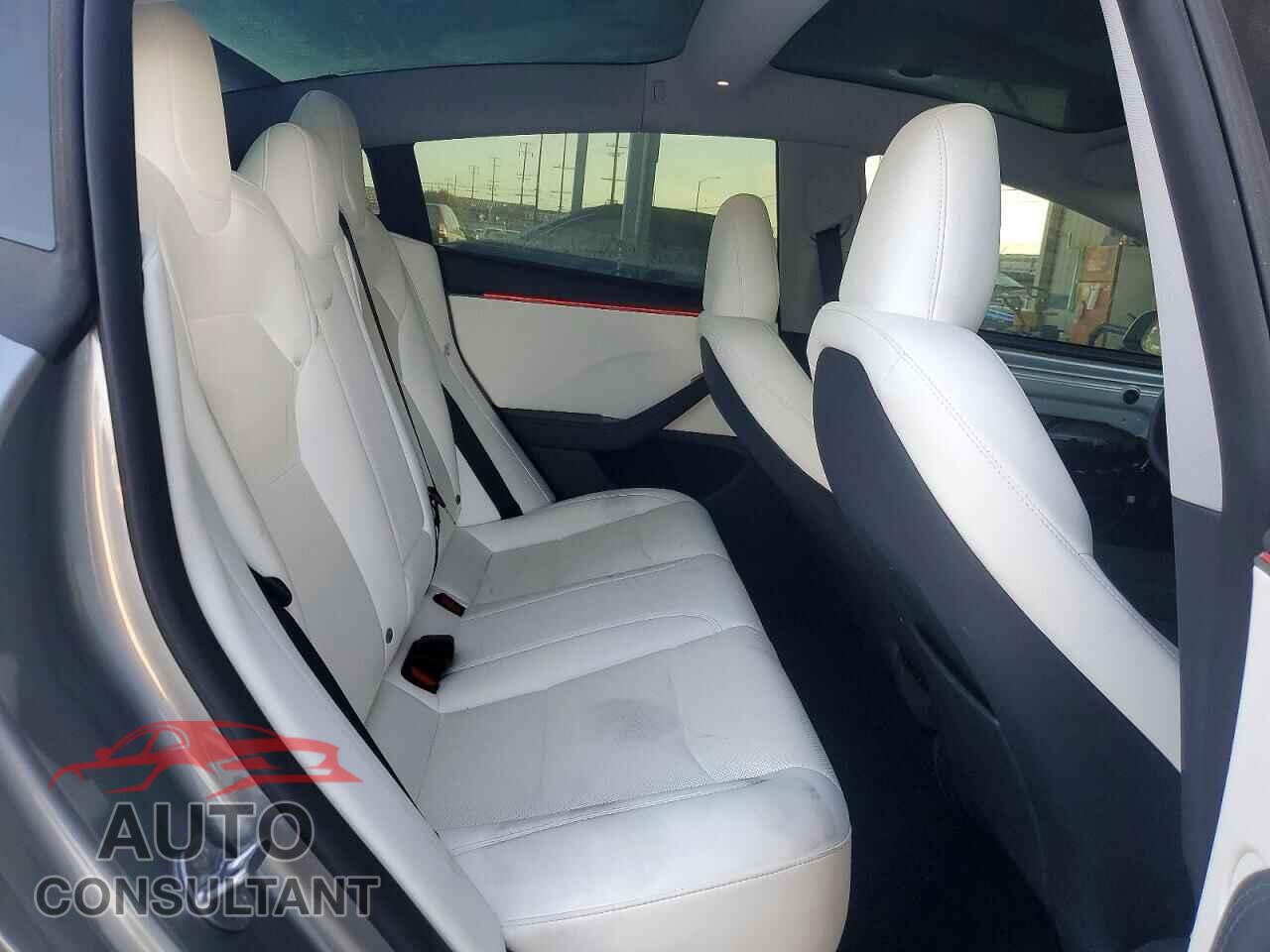 TESLA MODEL 3 2026 - 5YJ3E1EA8TF160607