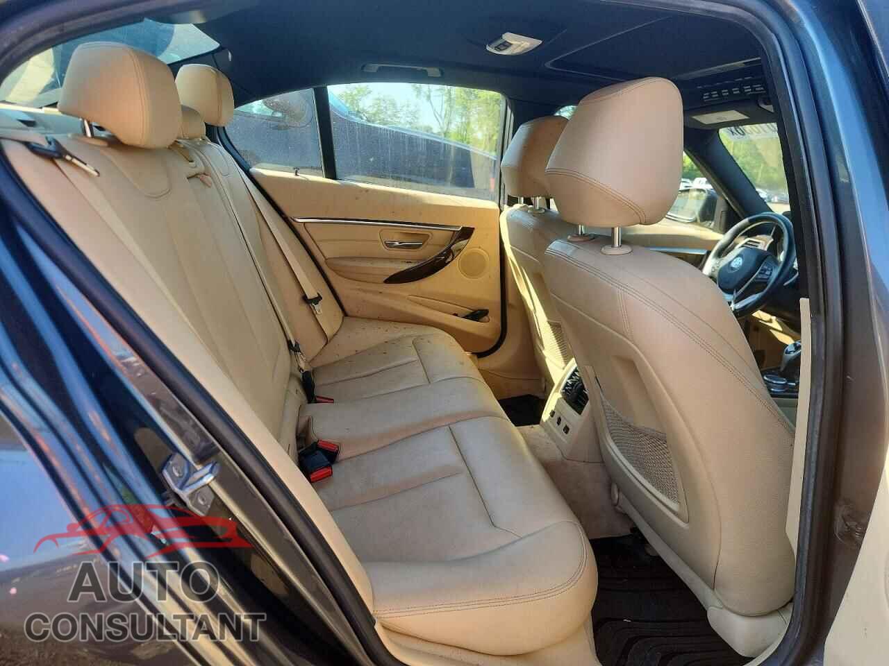 BMW 3 SERIES 2016 - WBA8E3G56GNU05569