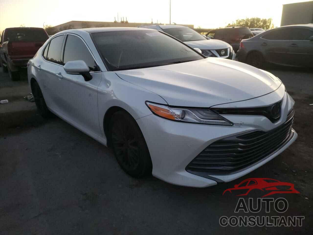 TOYOTA CAMRY 2018 - 4T1B11HK4JU076506
