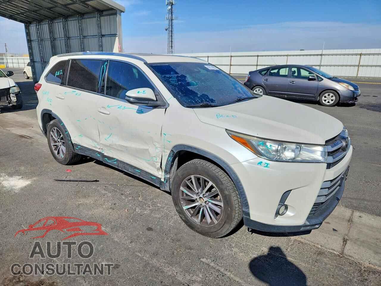 TOYOTA HIGHLANDER 2019 - 5TDKZRFH1KS345666