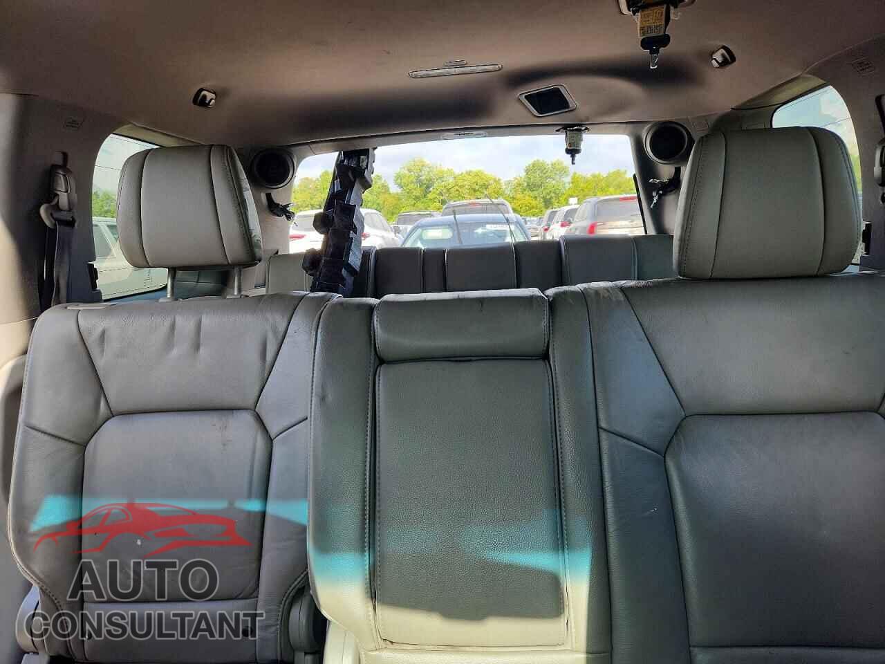HONDA PILOT 2015 - 5FNYF4H94FB077749
