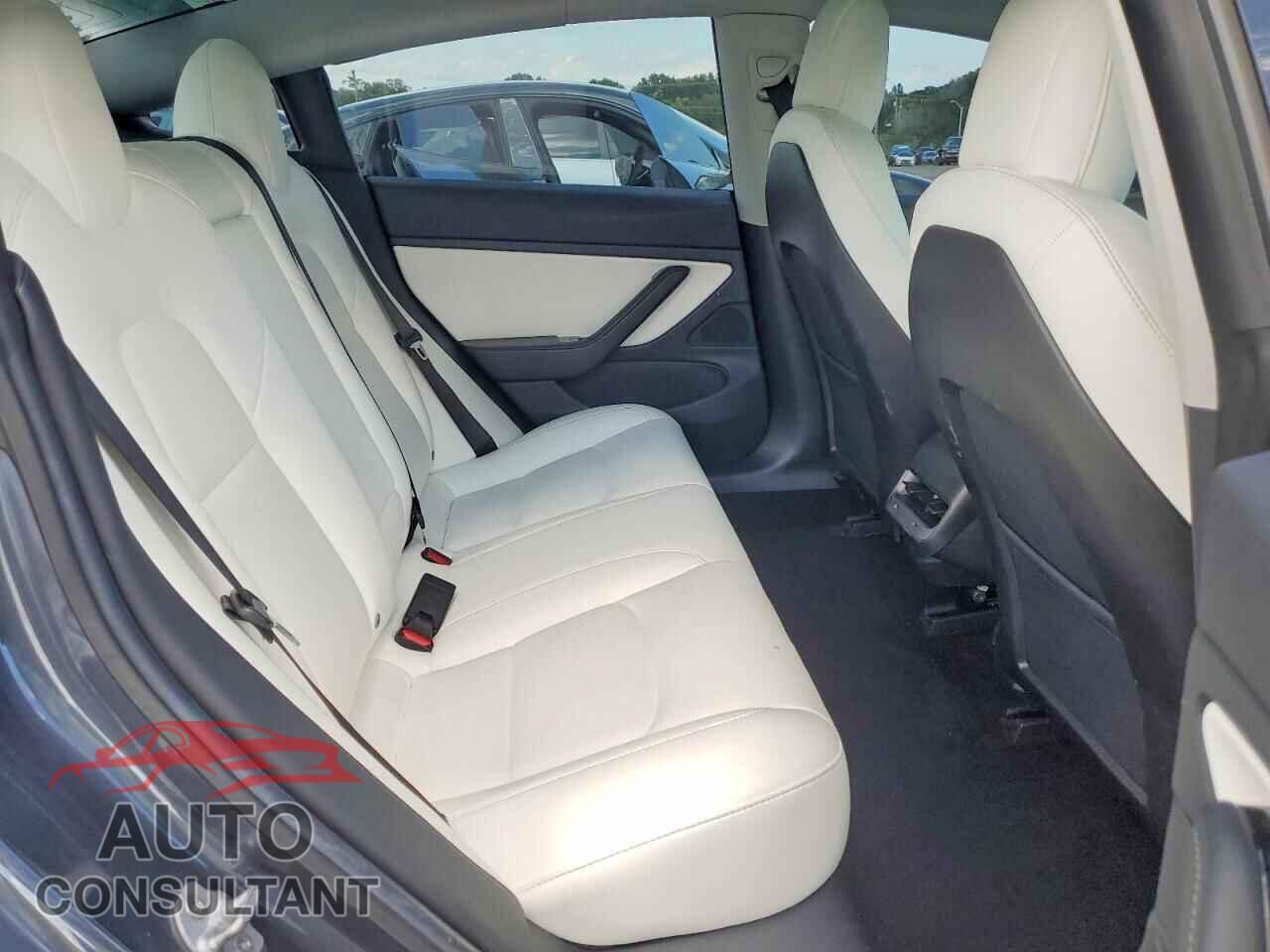 TESLA MODEL 3 2019 - 5YJ3E1EB8KF465239