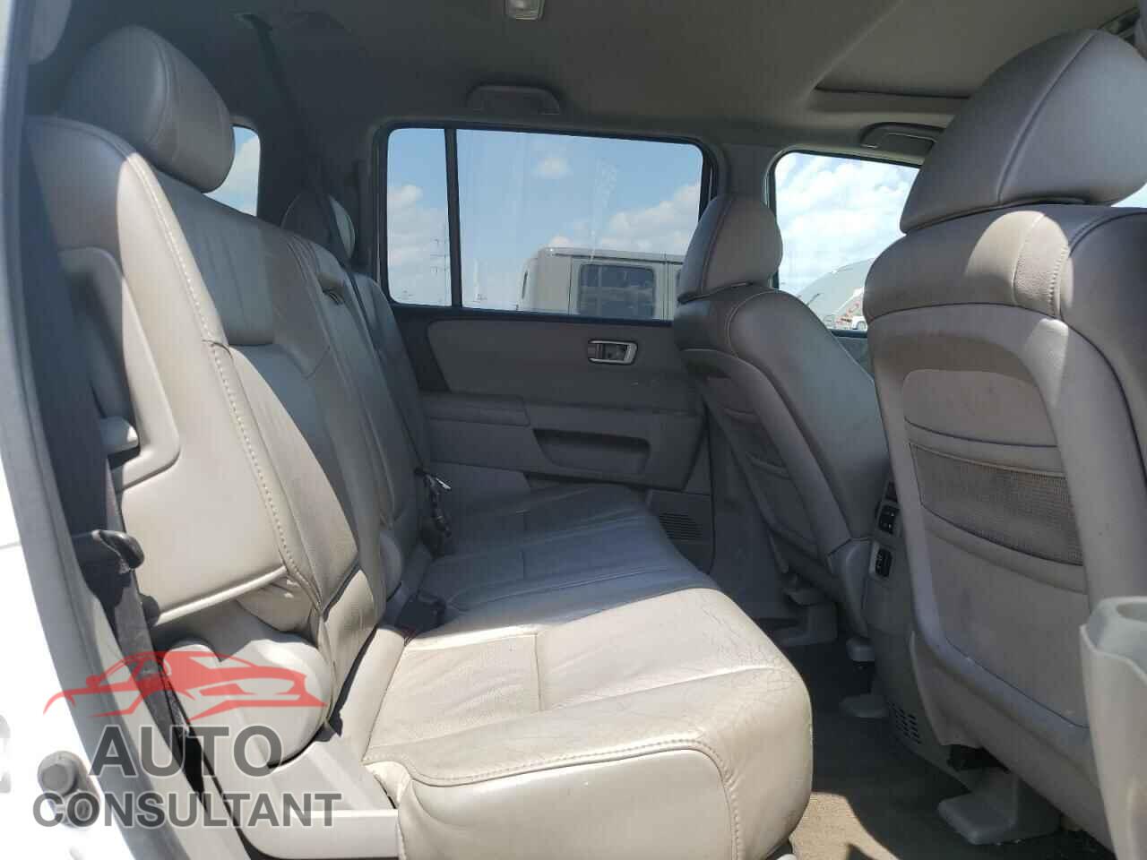 HONDA PILOT 2011 - 5FNYF3H57BB019250