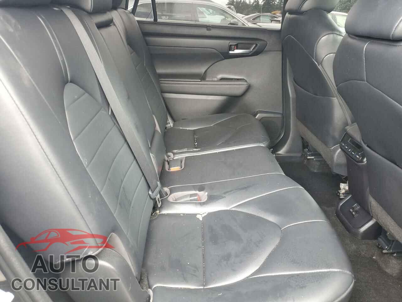 TOYOTA HIGHLANDER 2023 - 5TDKBRCH2PS577368