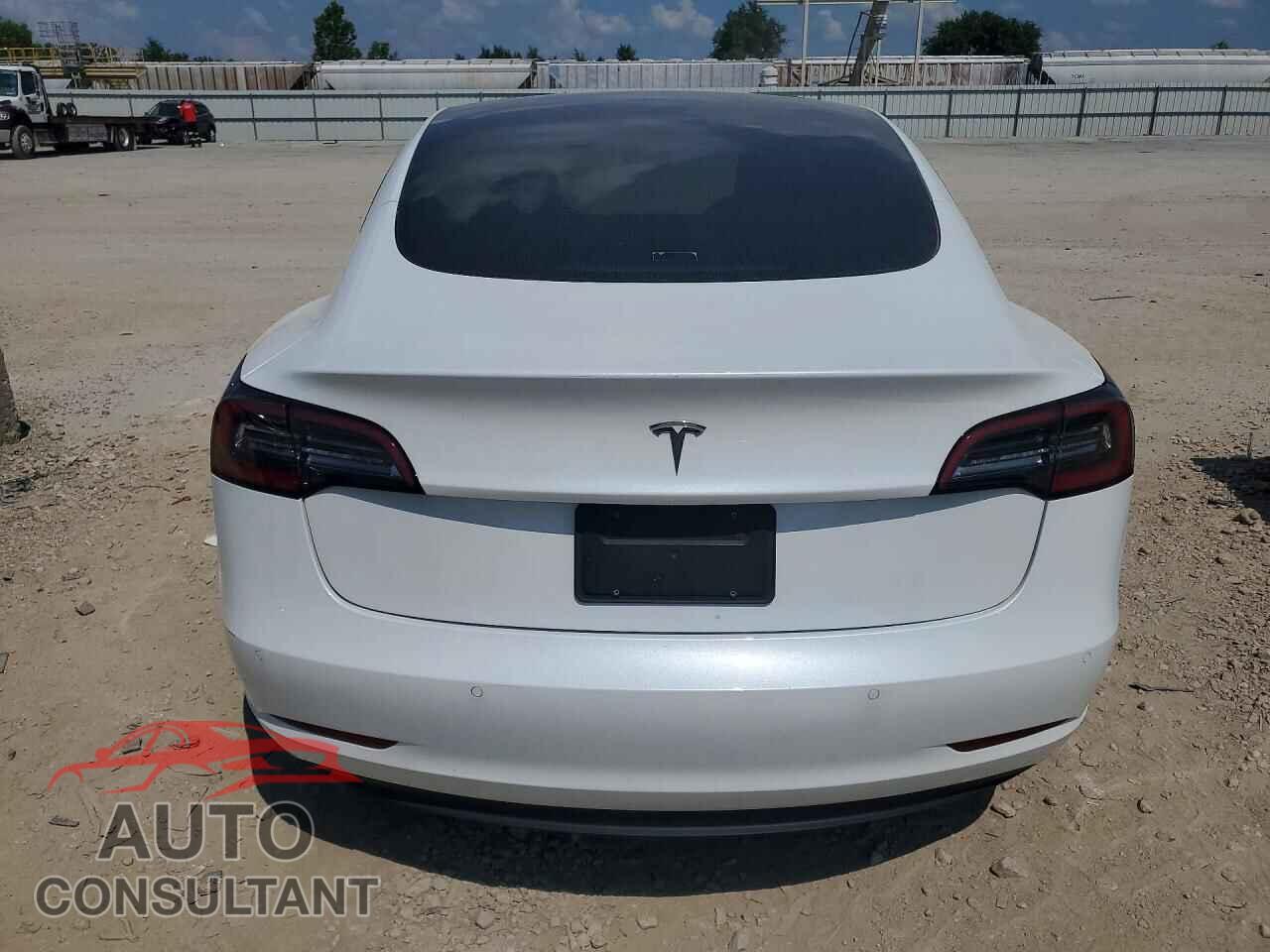 TESLA MODEL 3 2021 - 5YJ3E1EA1MF084679