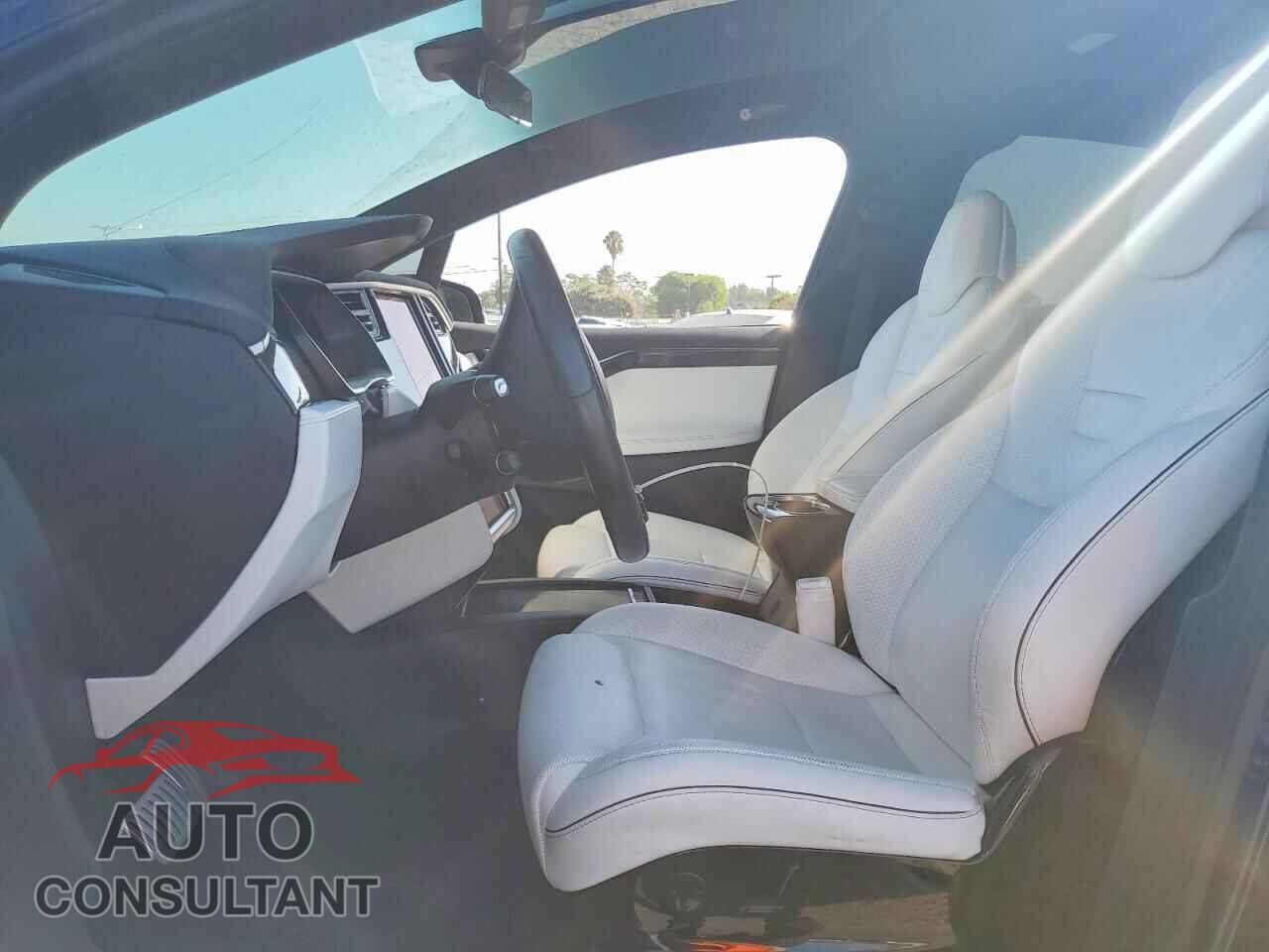 TESLA MODEL X 2017 - 5YJXCBE47HF034611