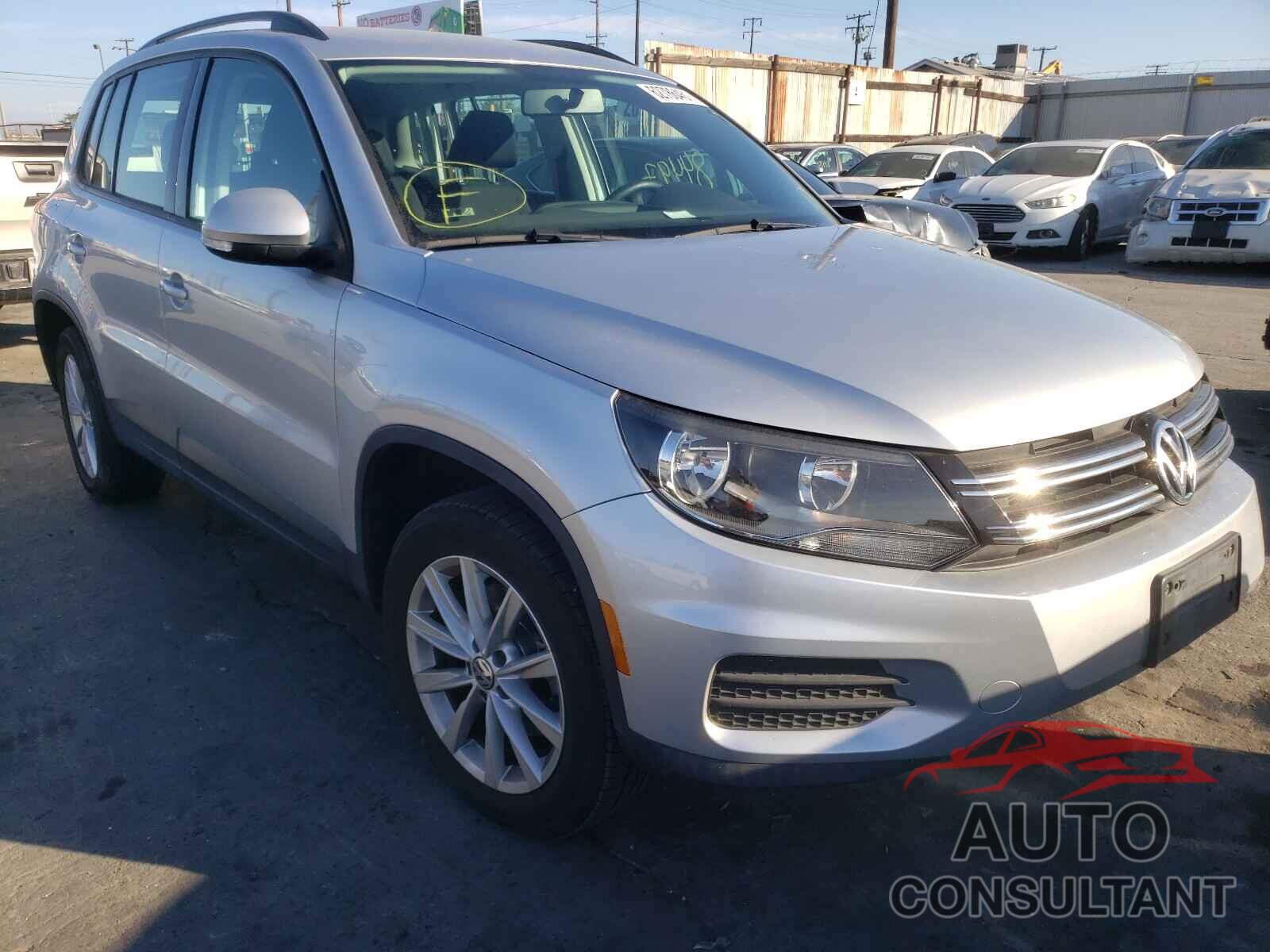 VOLKSWAGEN TIGUAN 2017 - WVGAV7AX8HK042826