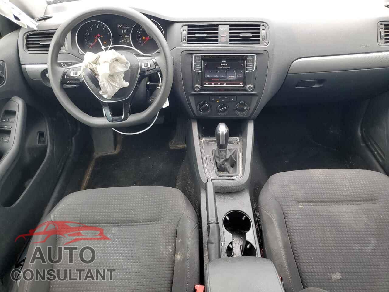 VOLKSWAGEN JETTA 2017 - 3VW2B7AJ2HM342655