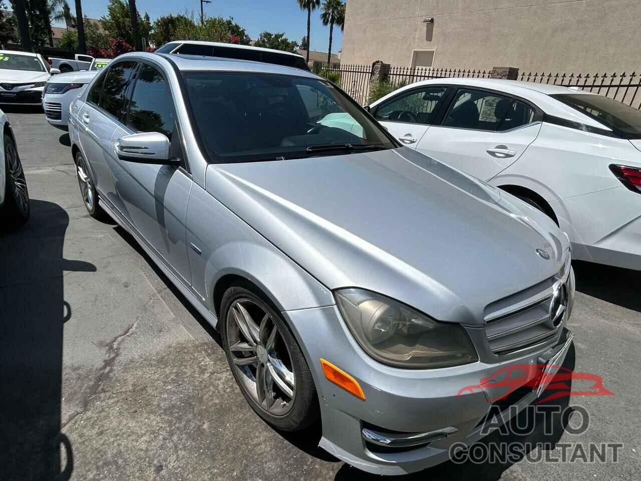 MERCEDES-BENZ C-CLASS 2012 - WDDGF4HB8CR217294