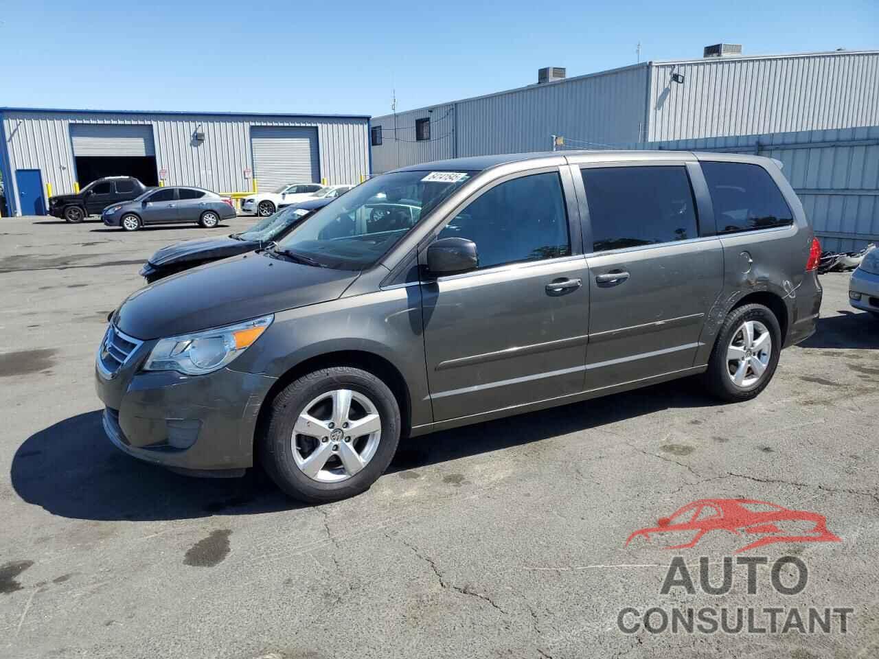 VOLKSWAGEN ROUTAN 2010 - 2V4RW3D11AR323125
