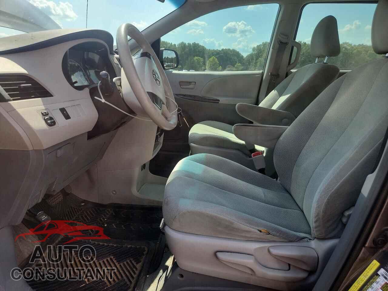 TOYOTA SIENNA 2013 - 5TDZK3DC8DS398536