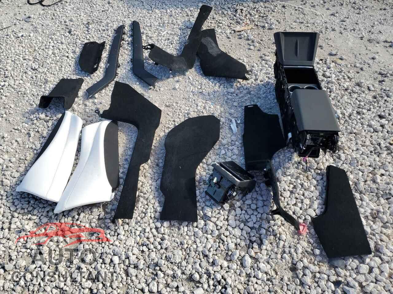 TESLA MODEL 3 2024 - 5YJ3E1EA2RF857554