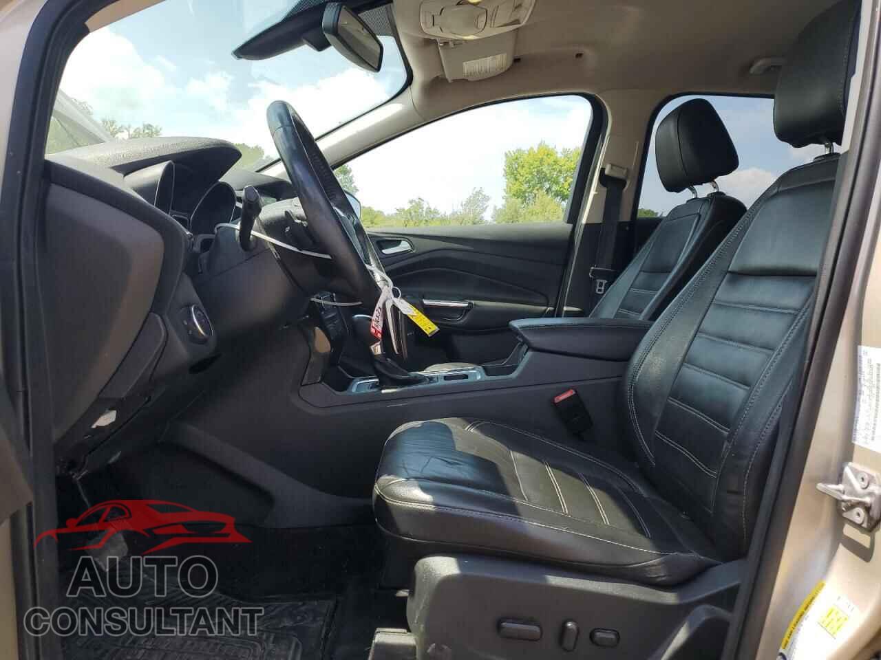 FORD ESCAPE 2017 - 1FMCU9JD2HUD37034