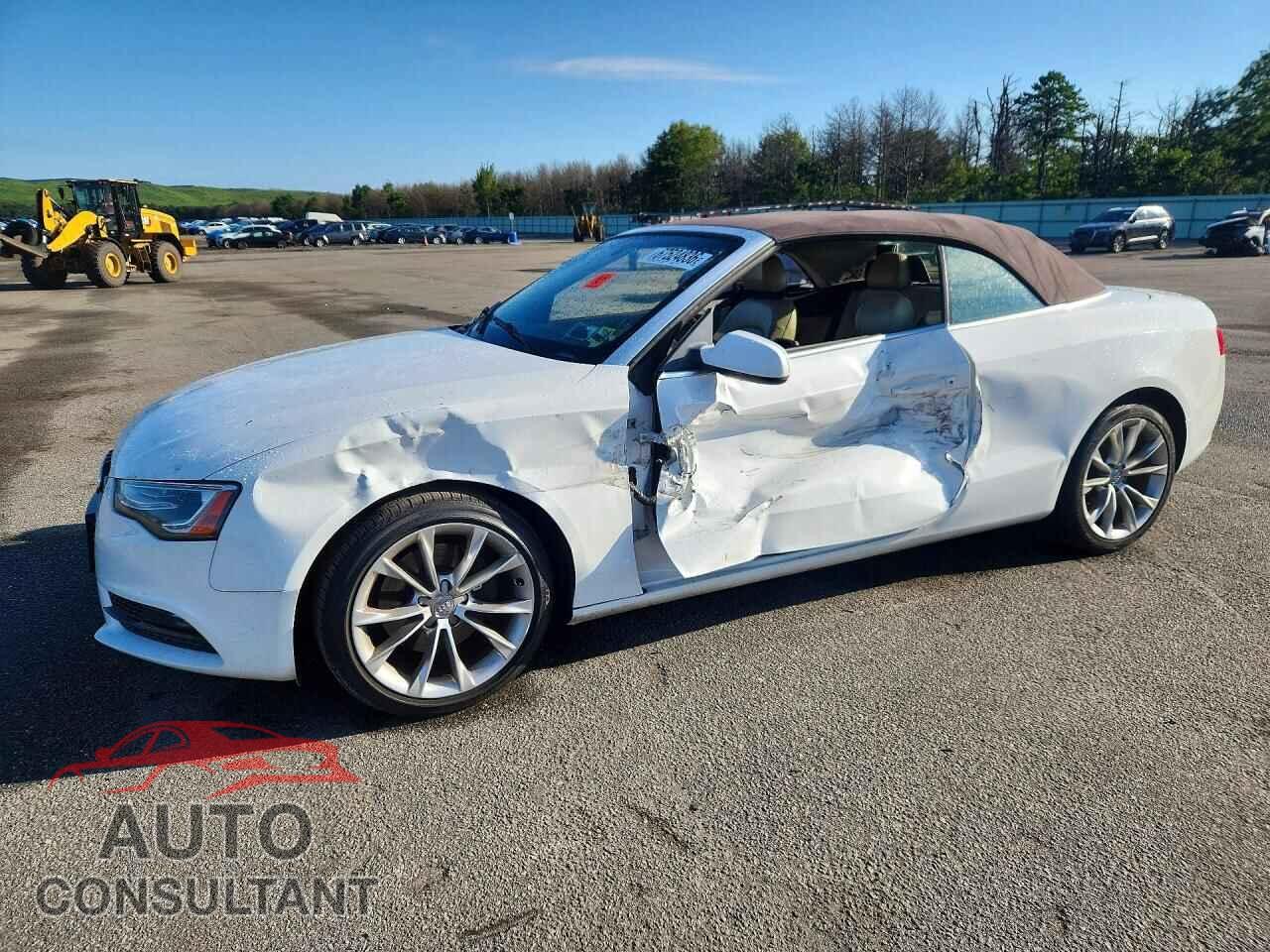 AUDI A5 PREMIUM 2013 - WAULFAFH7DN016894