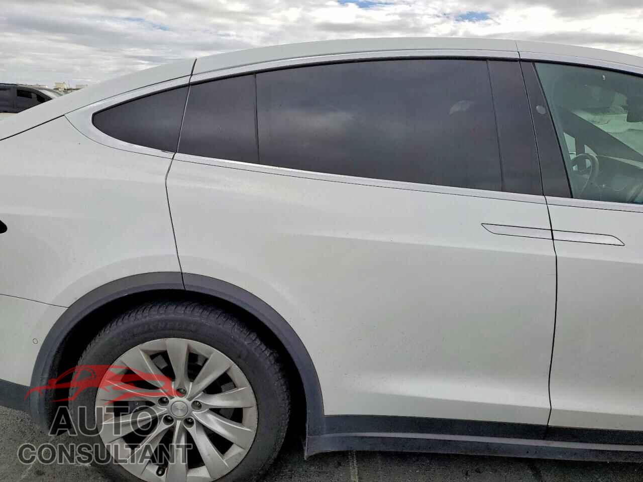 TESLA MODEL X 2018 - 5YJXCAE20JF104660