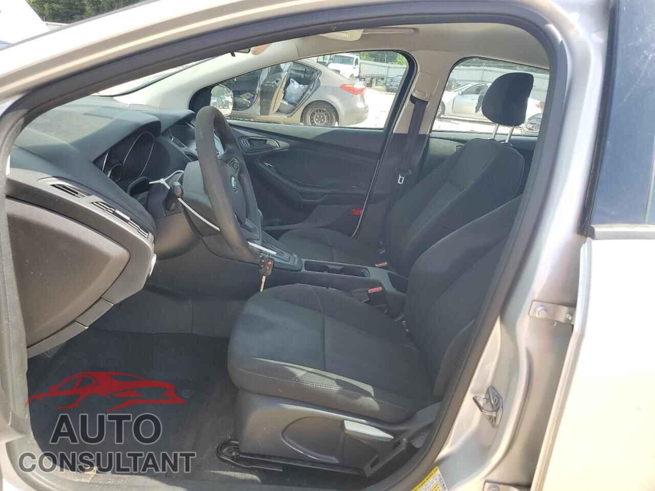 FORD FOCUS 2017 - 1FADP3E21HL302180