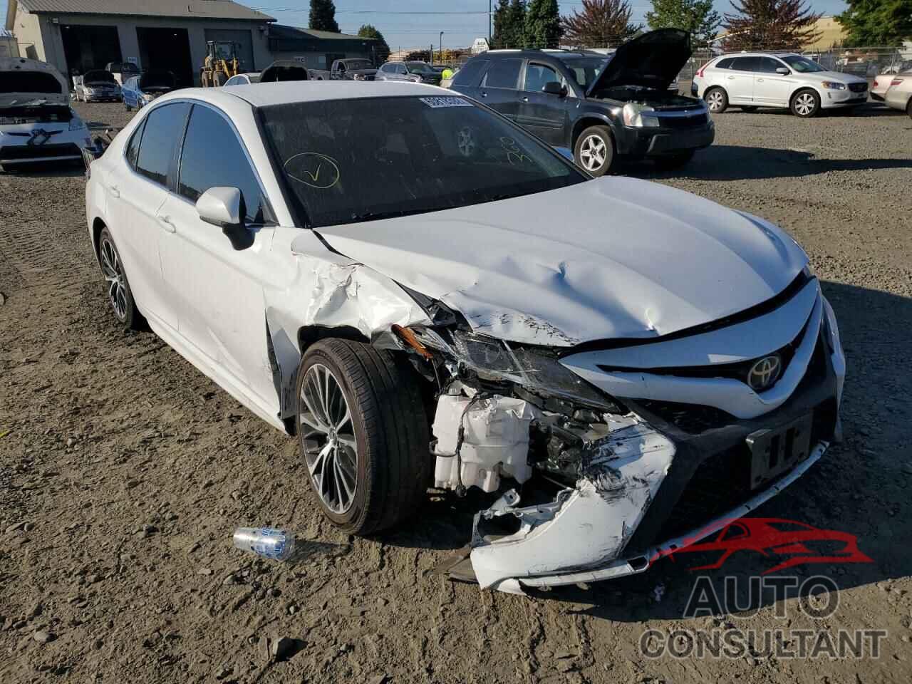 TOYOTA CAMRY 2018 - 4T1B11HK8JU500897