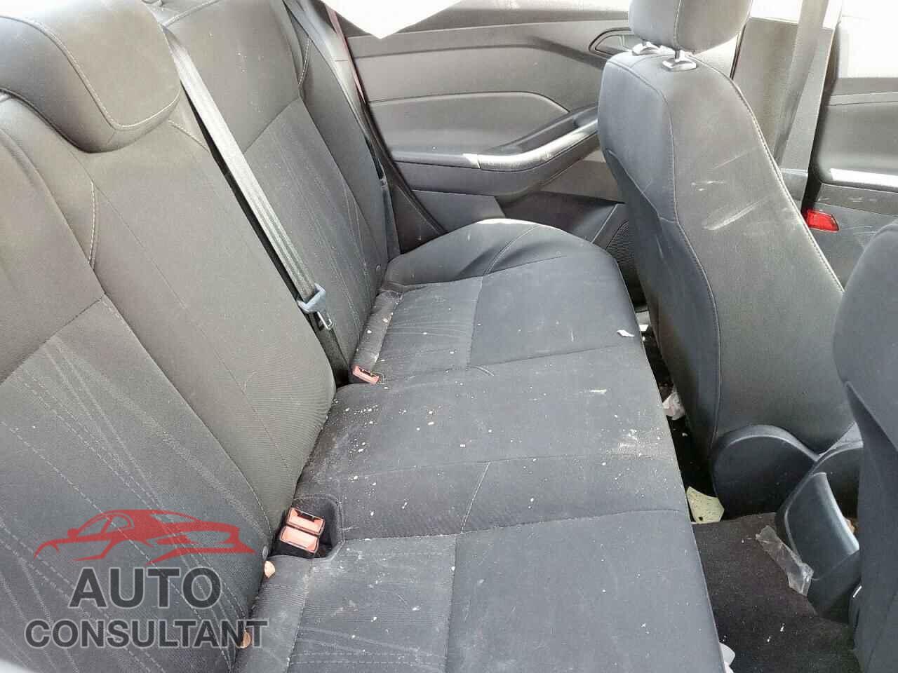 FORD FOCUS 2017 - 1FADP3E23HL244637