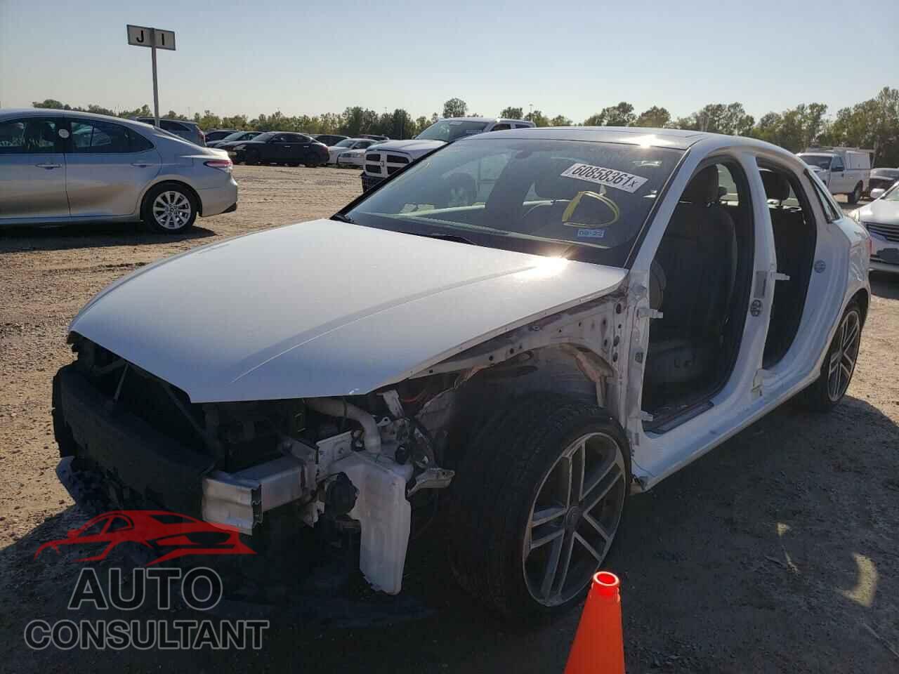 AUDI A3 2019 - WAUAUGFF6K1011088
