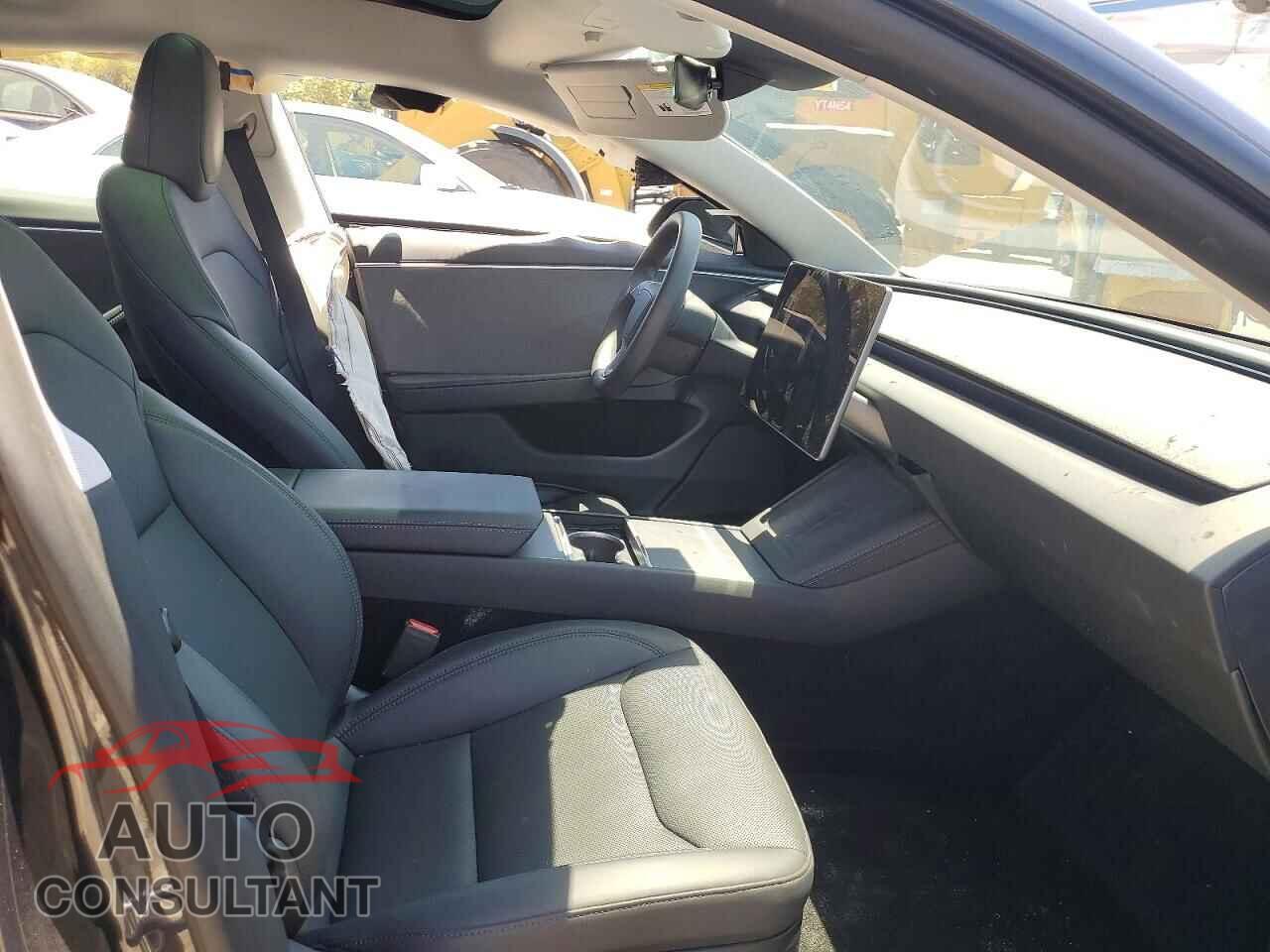 TESLA MODEL 3 2025 - 5YJ3E1EA5SF908180