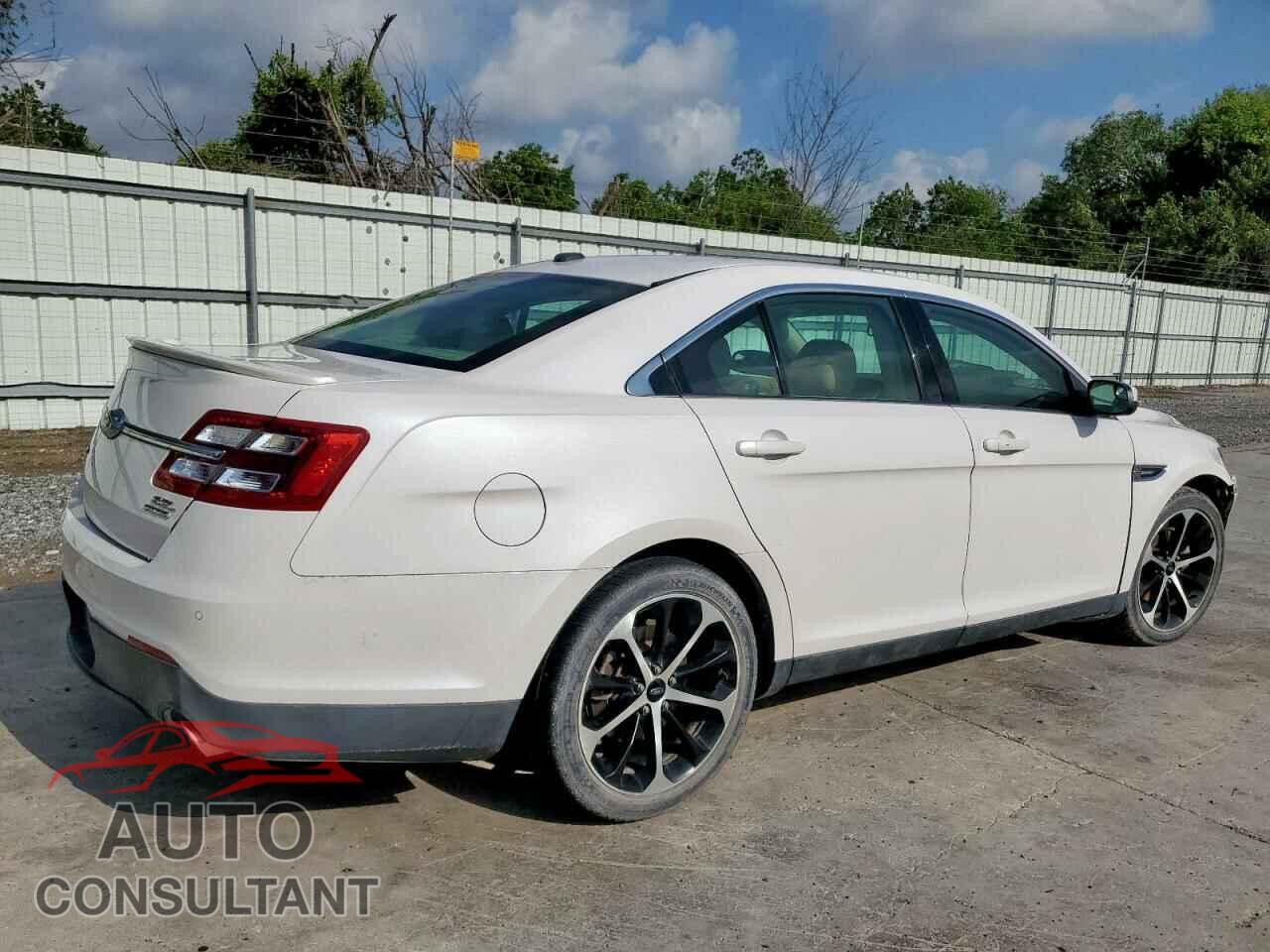 FORD TAURUS 2015 - 1FAHP2E82FG111969