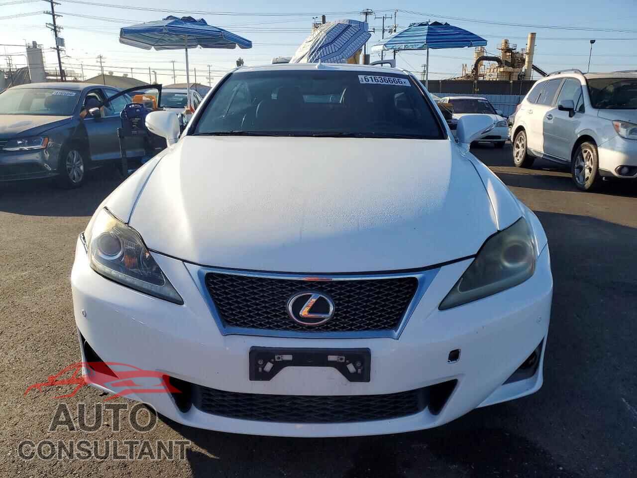LEXUS IS 2014 - JTHFF2C24E2530287