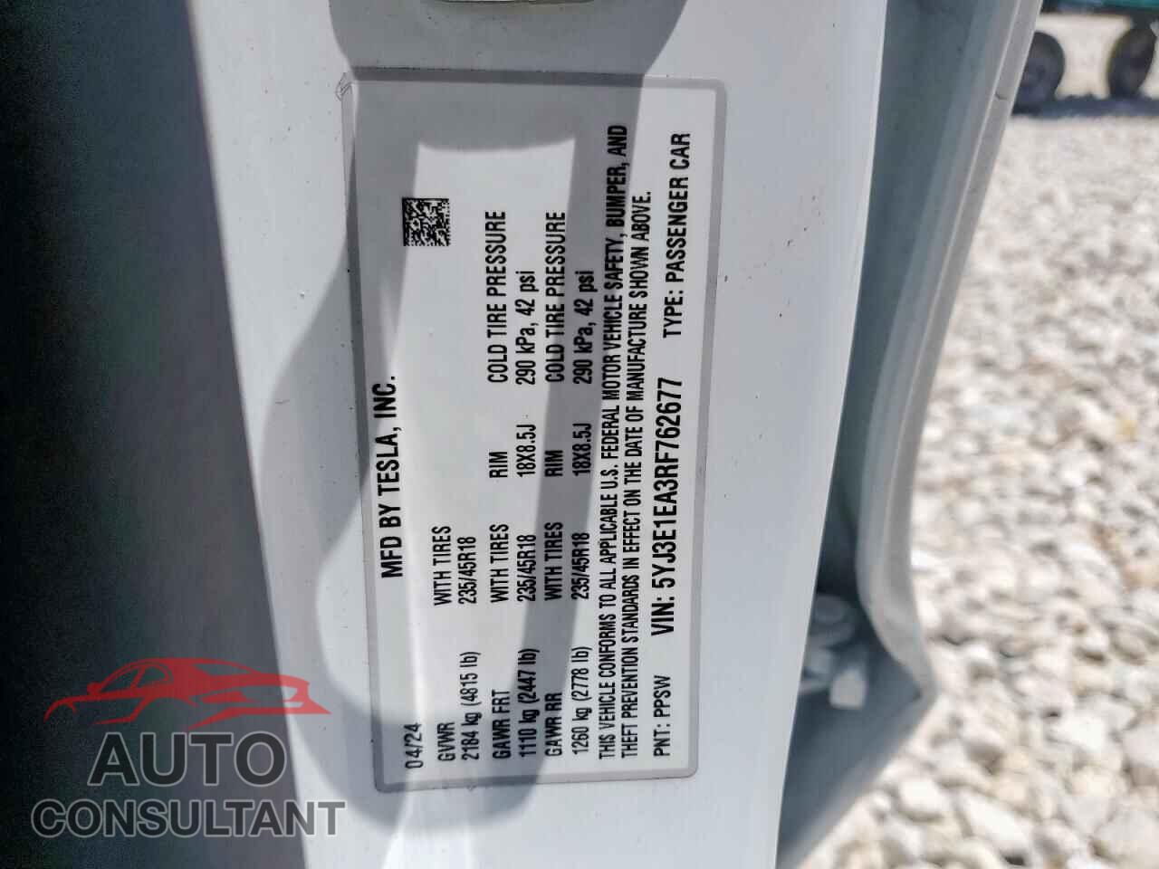 TESLA MODEL 3 2024 - 5YJ3E1EA3RF762677
