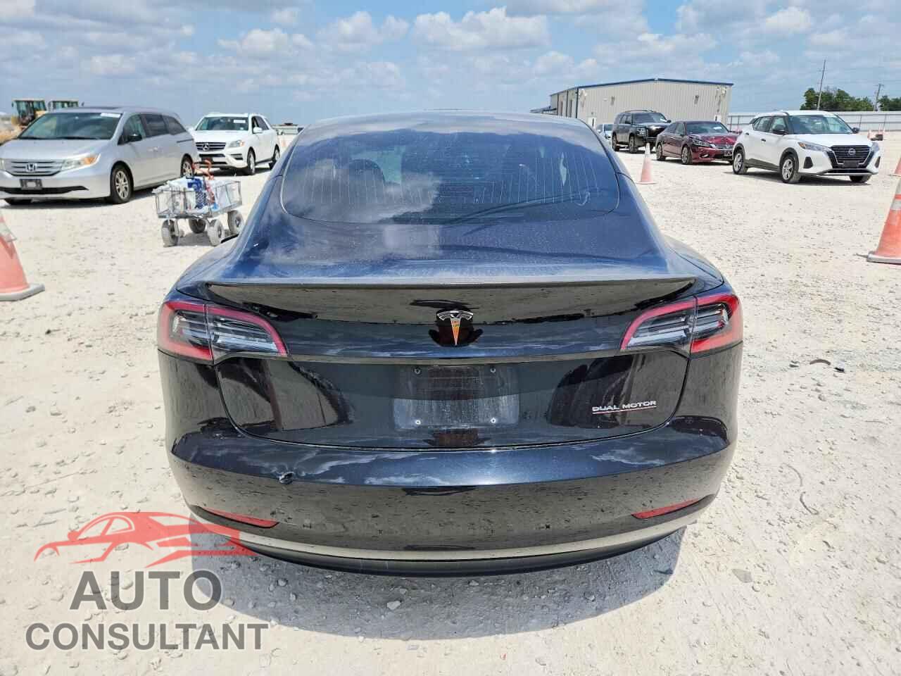 TESLA MODEL 3 2018 - 5YJ3E1EB7JF070077