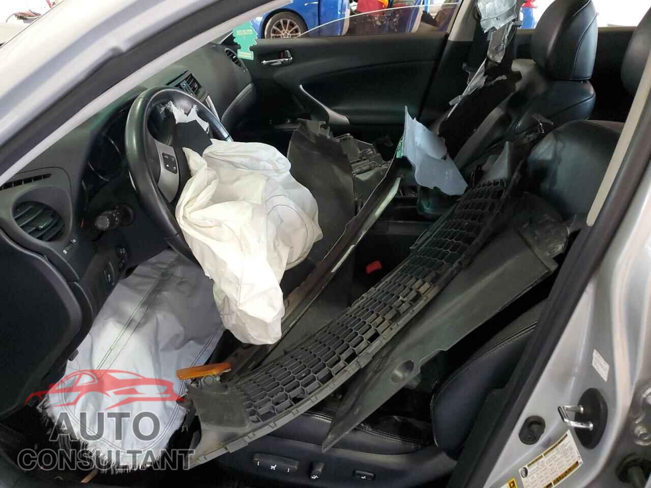 LEXUS IS 2012 - JTHCF5C2XC5058600