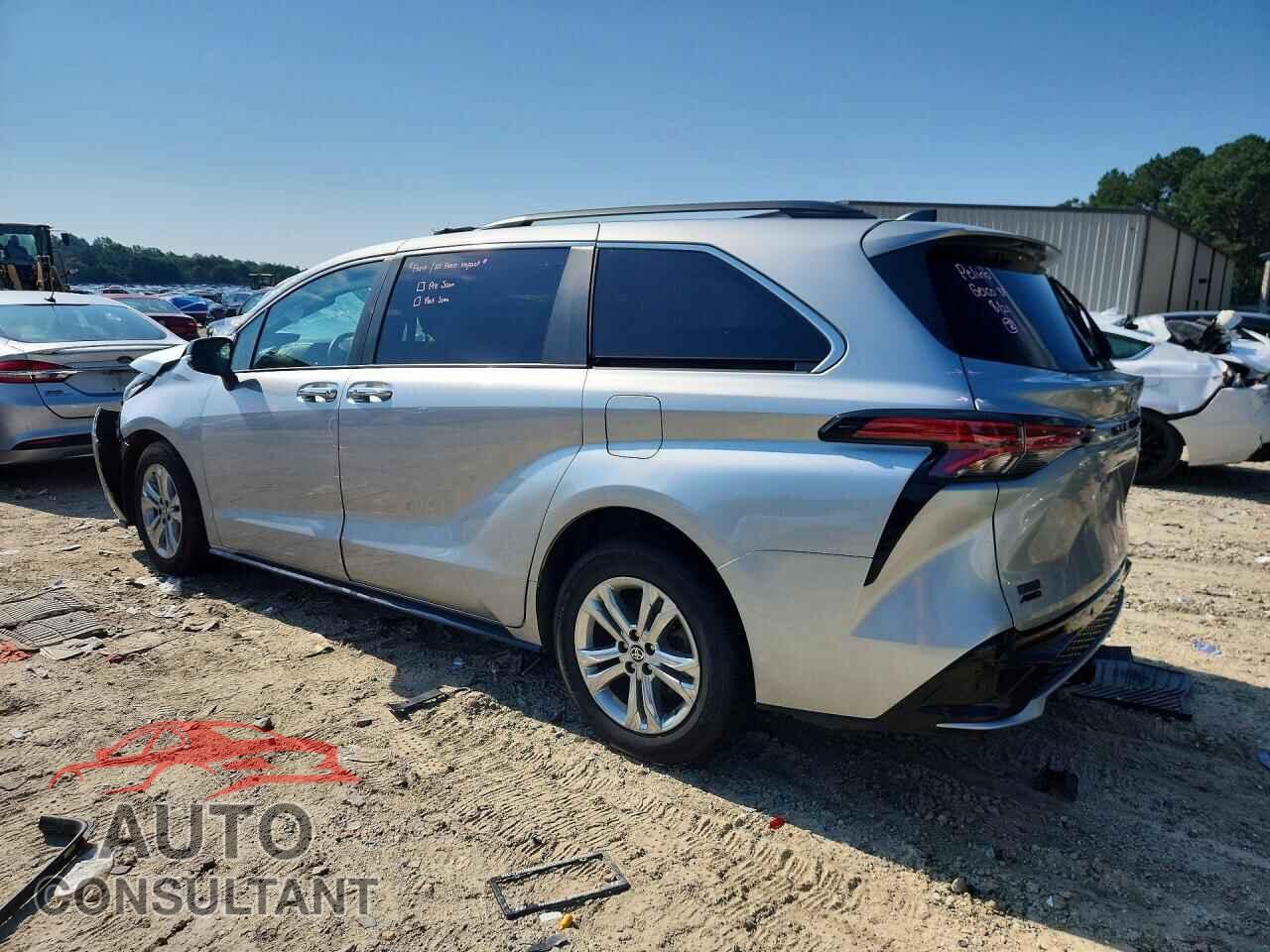 TOYOTA SIENNA 2023 - 5TDCSKFC7PS074205