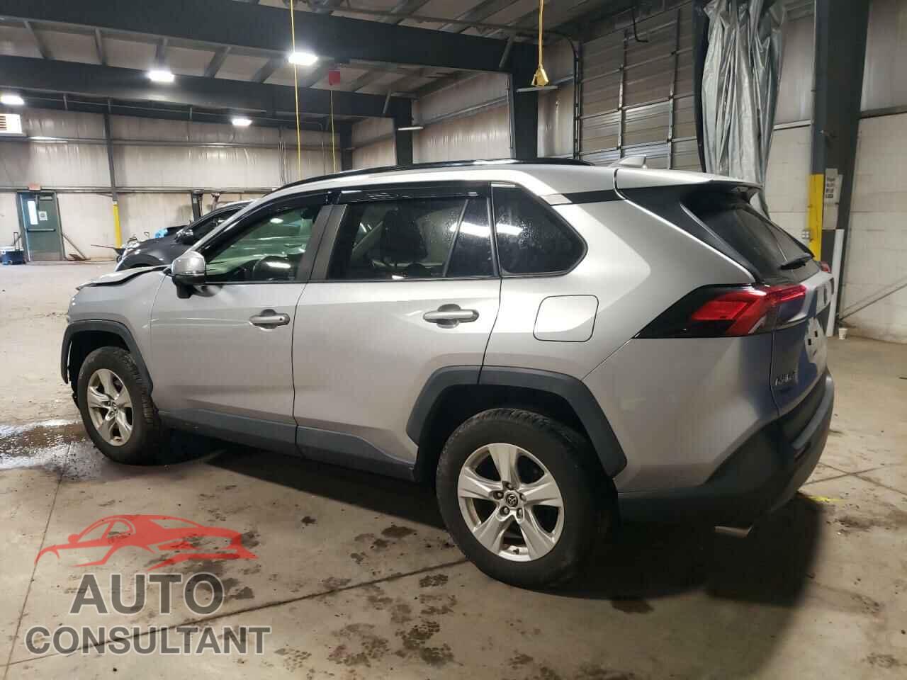 TOYOTA RAV4 2019 - JTMP1RFV2KD017493