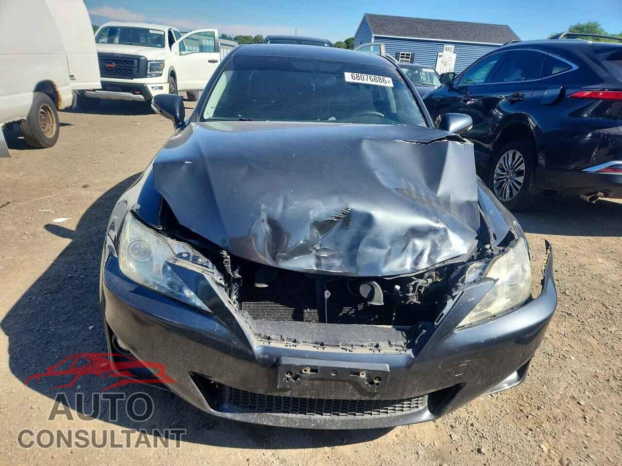 LEXUS IS 2011 - JTHCF5C27B5048380
