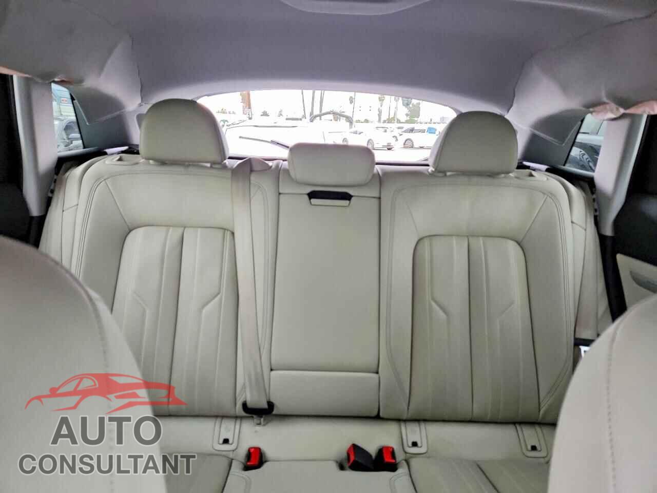 AUDI E-TRON 2019 - WA1LAAGE8KB010522