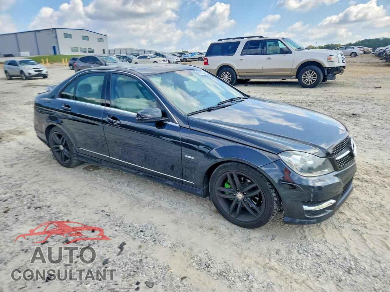 MERCEDES-BENZ C-CLASS 2012 - WDDGF4HB5CR237325