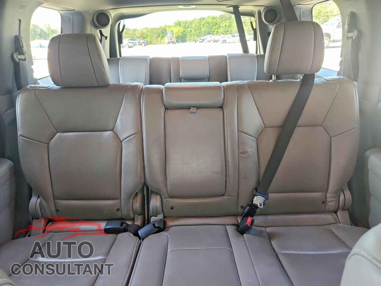 HONDA PILOT 2015 - 5FNYF4H96FB030187
