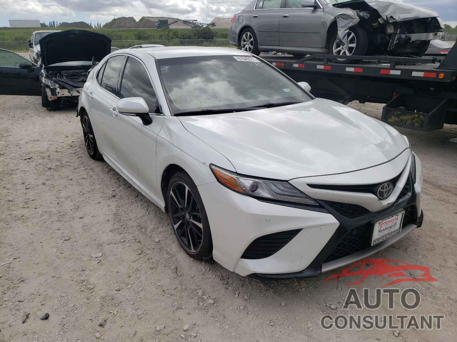 TOYOTA CAMRY 2018 - 4T1B61HK3JU653284