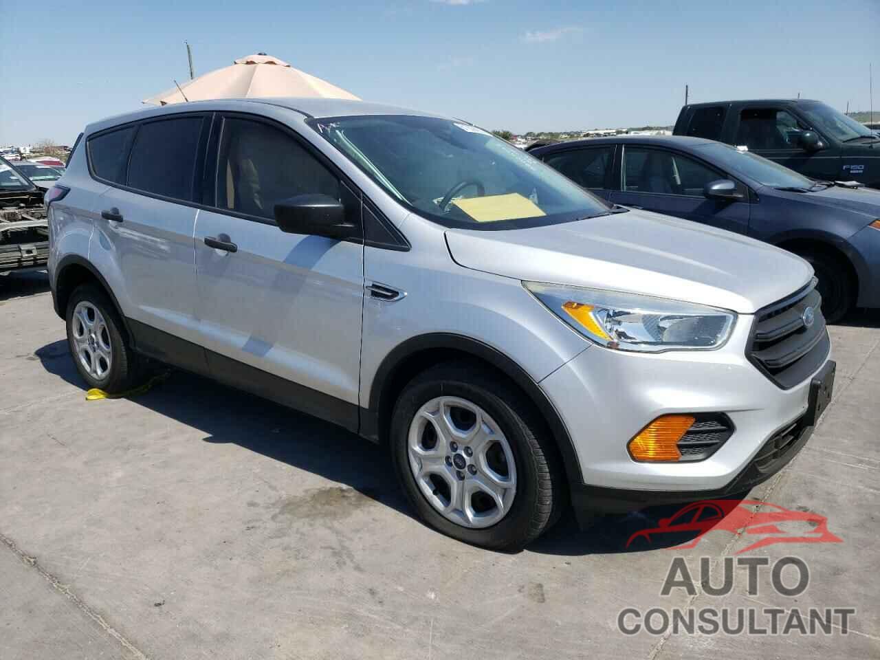 FORD ESCAPE 2017 - 1FMCU0F71HUE71757