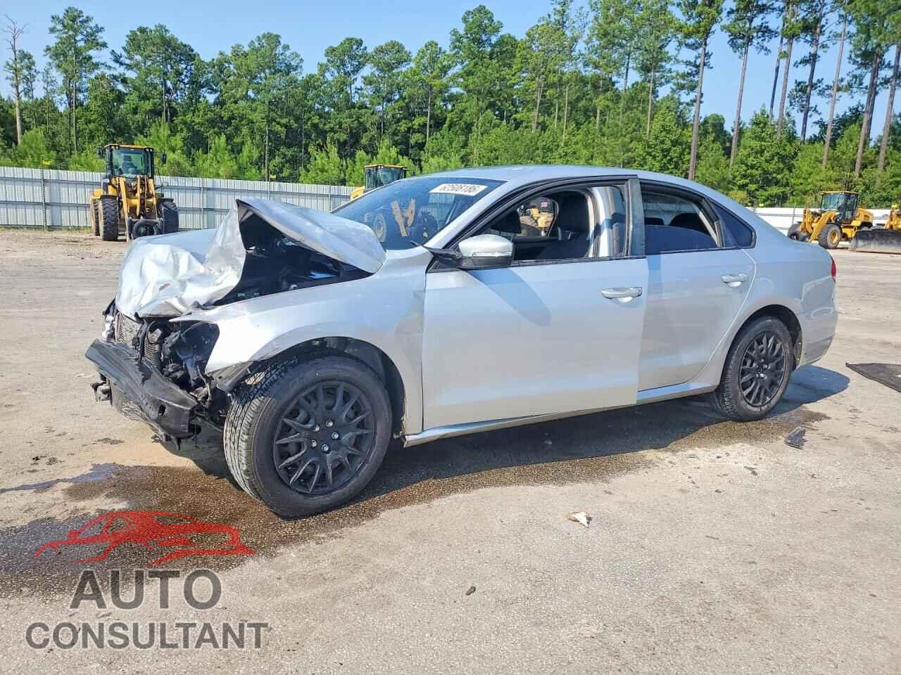 VOLKSWAGEN PASSAT 2013 - 1VWAP7A33DC031892
