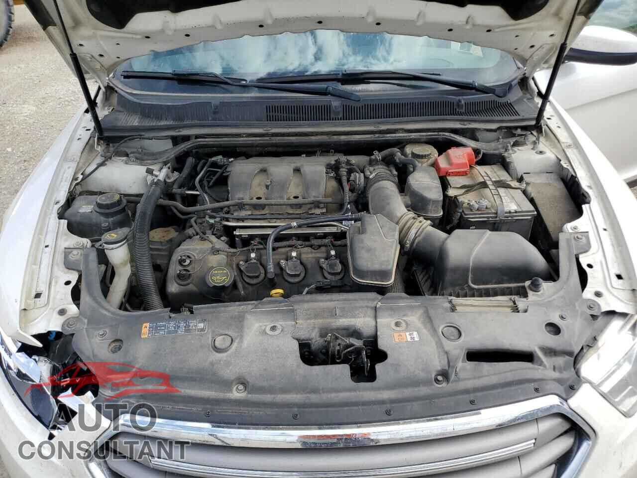 FORD TAURUS 2018 - 1FAHP2E84JG109262